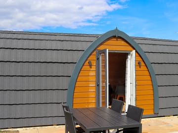 One bedroom glamping pod
