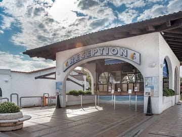 Entrance & reception