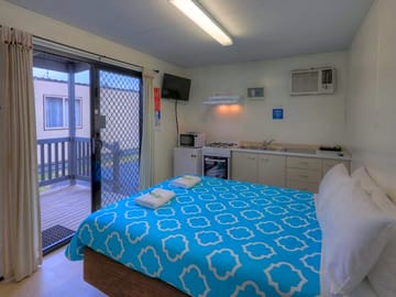 Main bedroom with queensize bed
