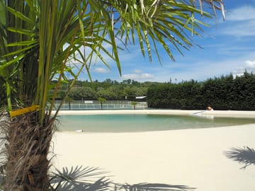 The leisure pond and its sandy beach
