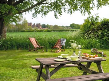 Picnic table and deckchairs