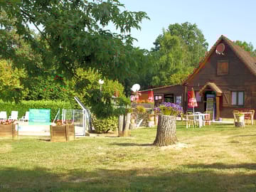Swimming pool and reception