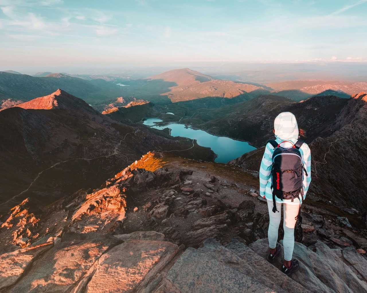 Snowdon at sunset (Nikolay Dimitrov/Unsplash)
