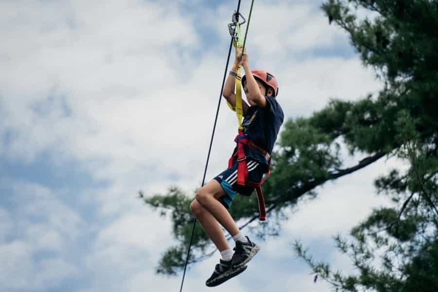 Kelly Sikkema (Zip lining/Unsplash)