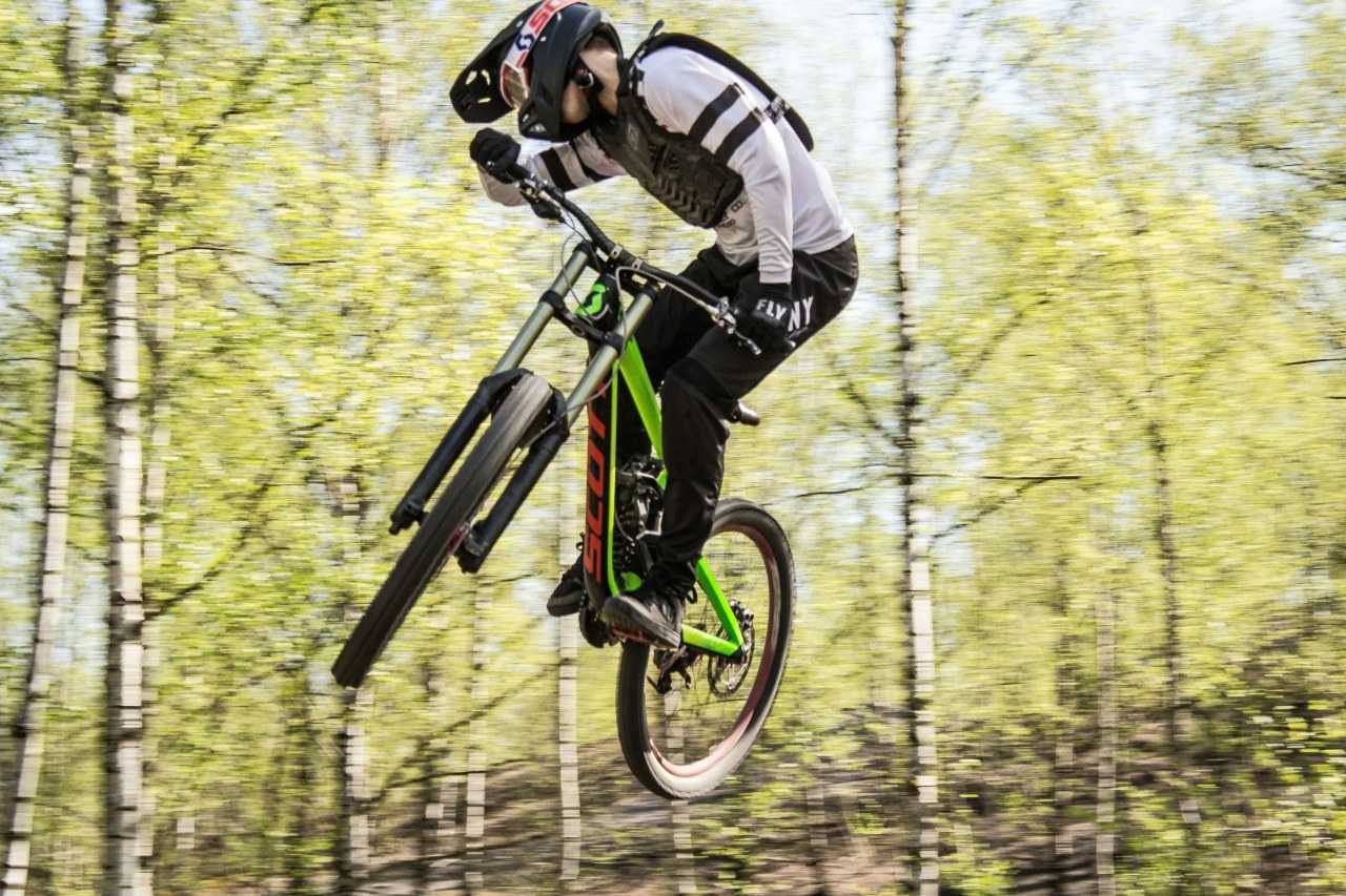 From advanced downhill rides to trail centres where you can perfect your skills, the Peak District has it all (Ruben Christen/Unsplash)